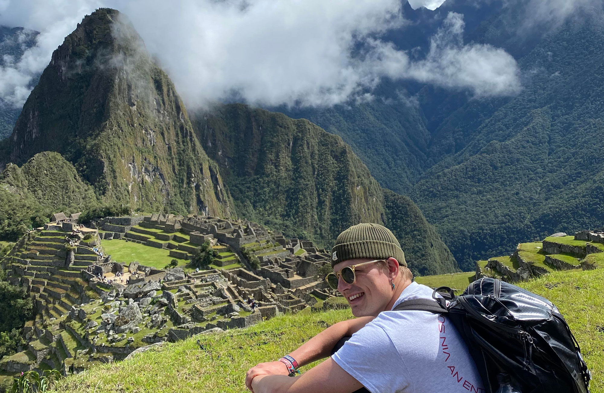 Image of a male backpacker in front of Machu Picchu in Peru - KILROY