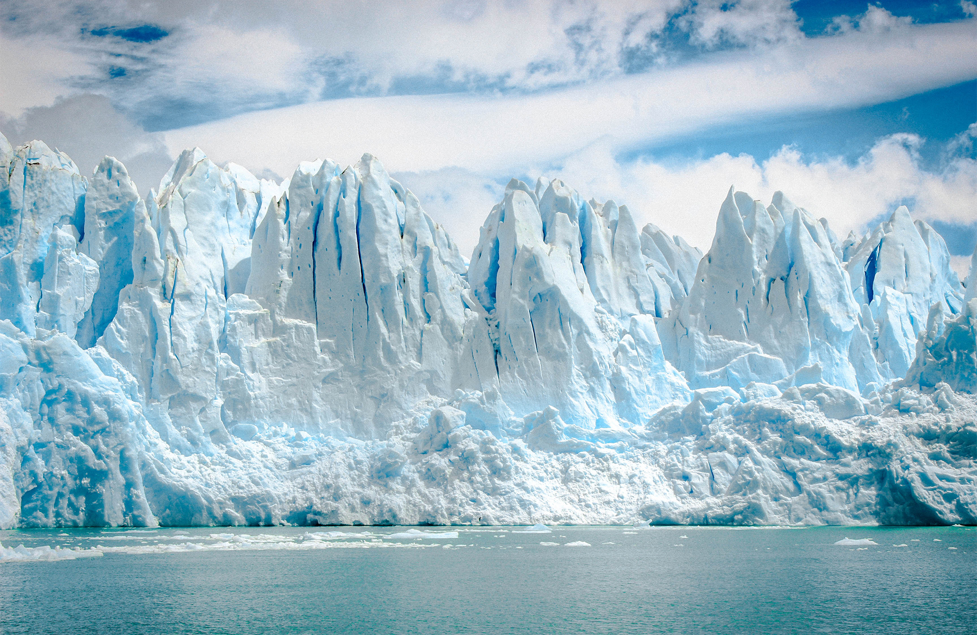 Image of a wall of ice in Antarctica - KILROY