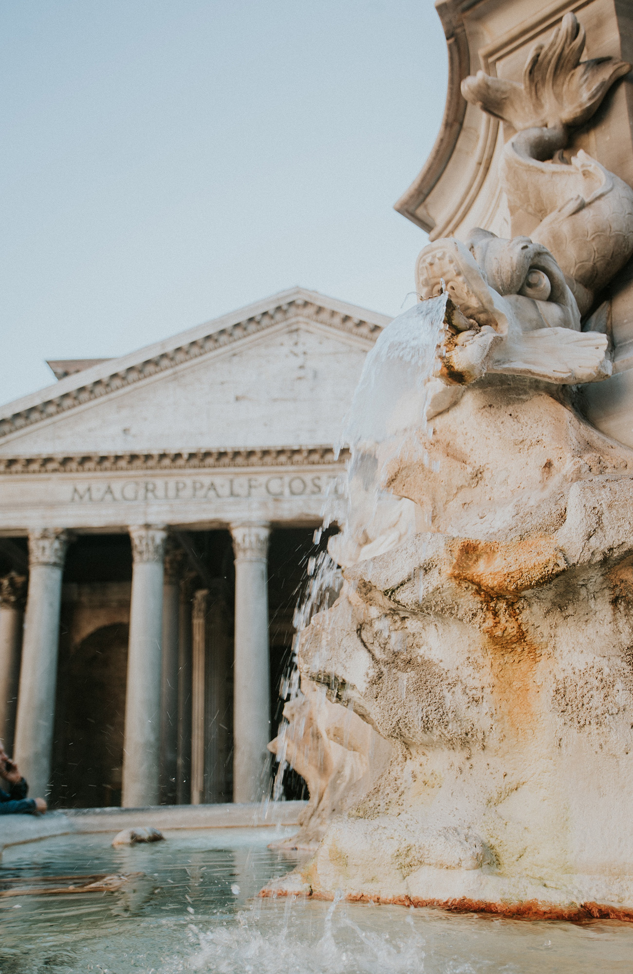 Image of a fountain in front of a Roman building in Italy - KILROY