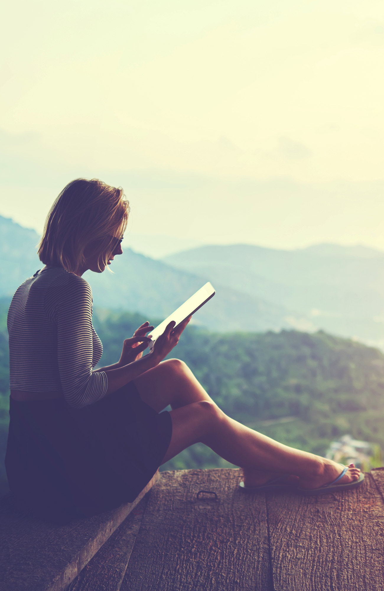 Image of a female traveller looking at a tablet - KILROY