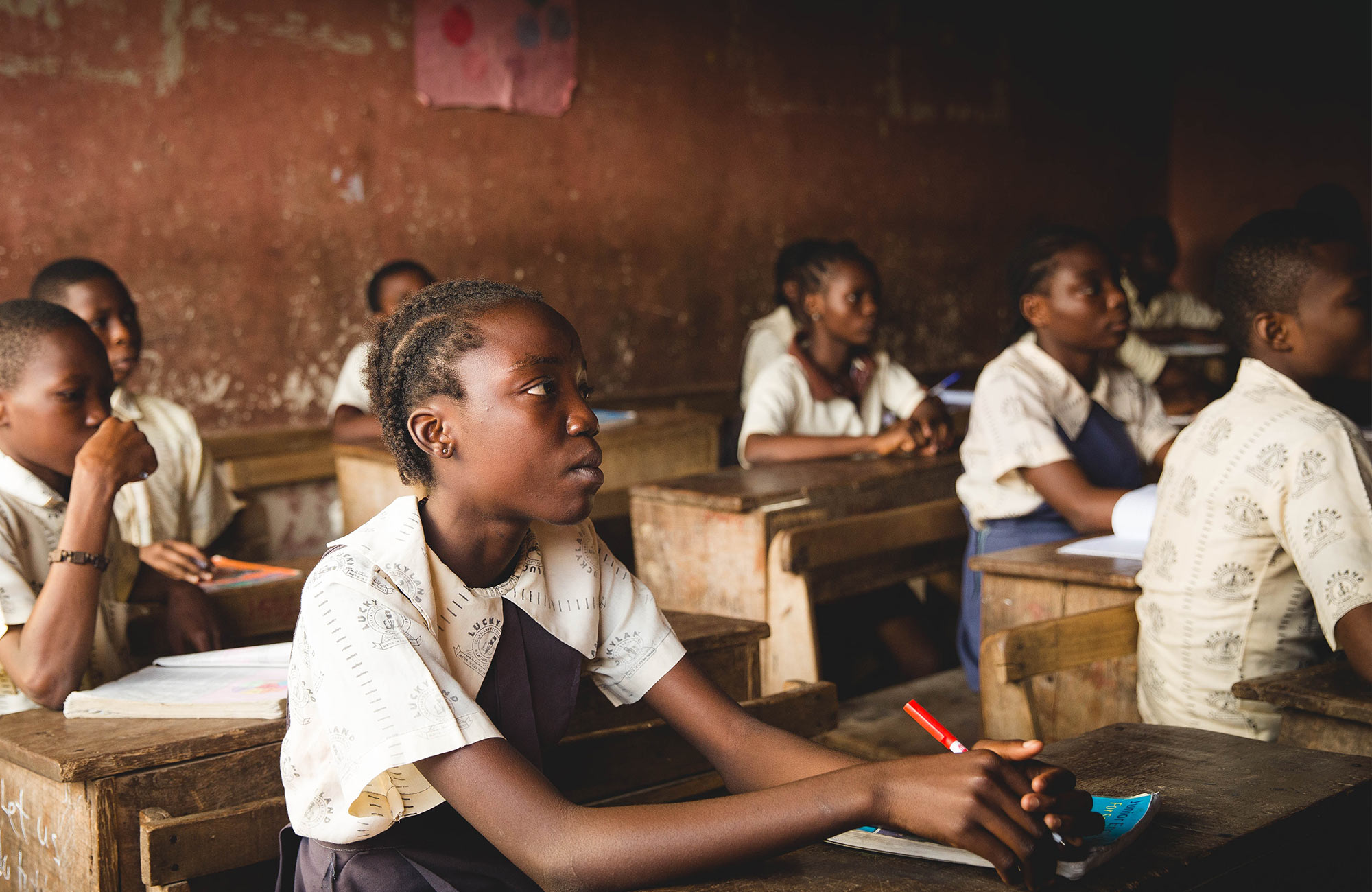 Image of a classroom in Africa with children at their desks as part of a community volunteer project - KILROY
