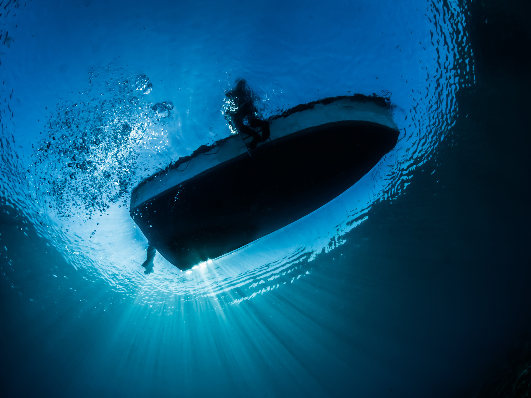 Image of a boat's underside from the sea below in the Maldives - KILROY