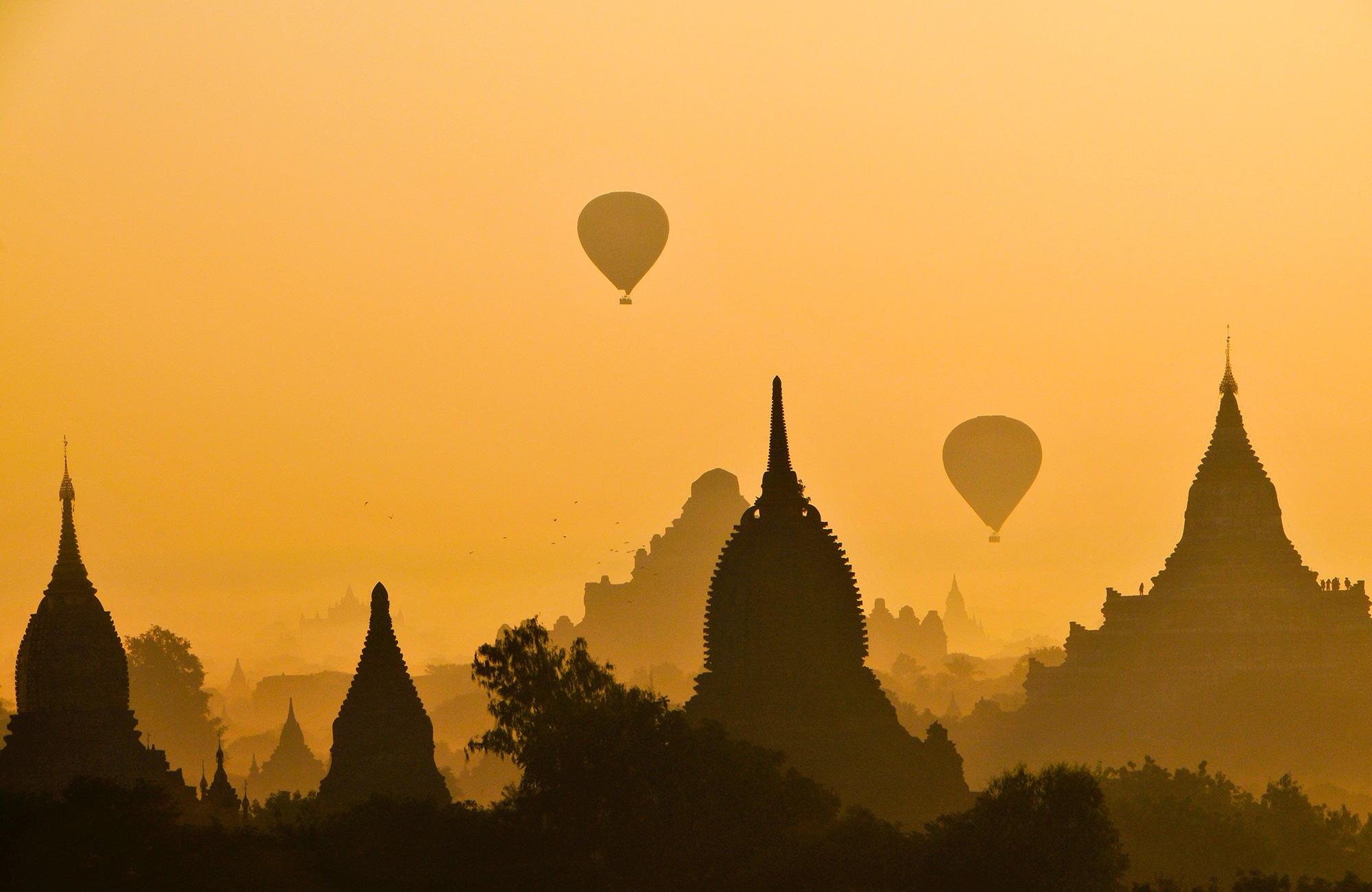 burma-myanmar-sunrise-temples-yellow