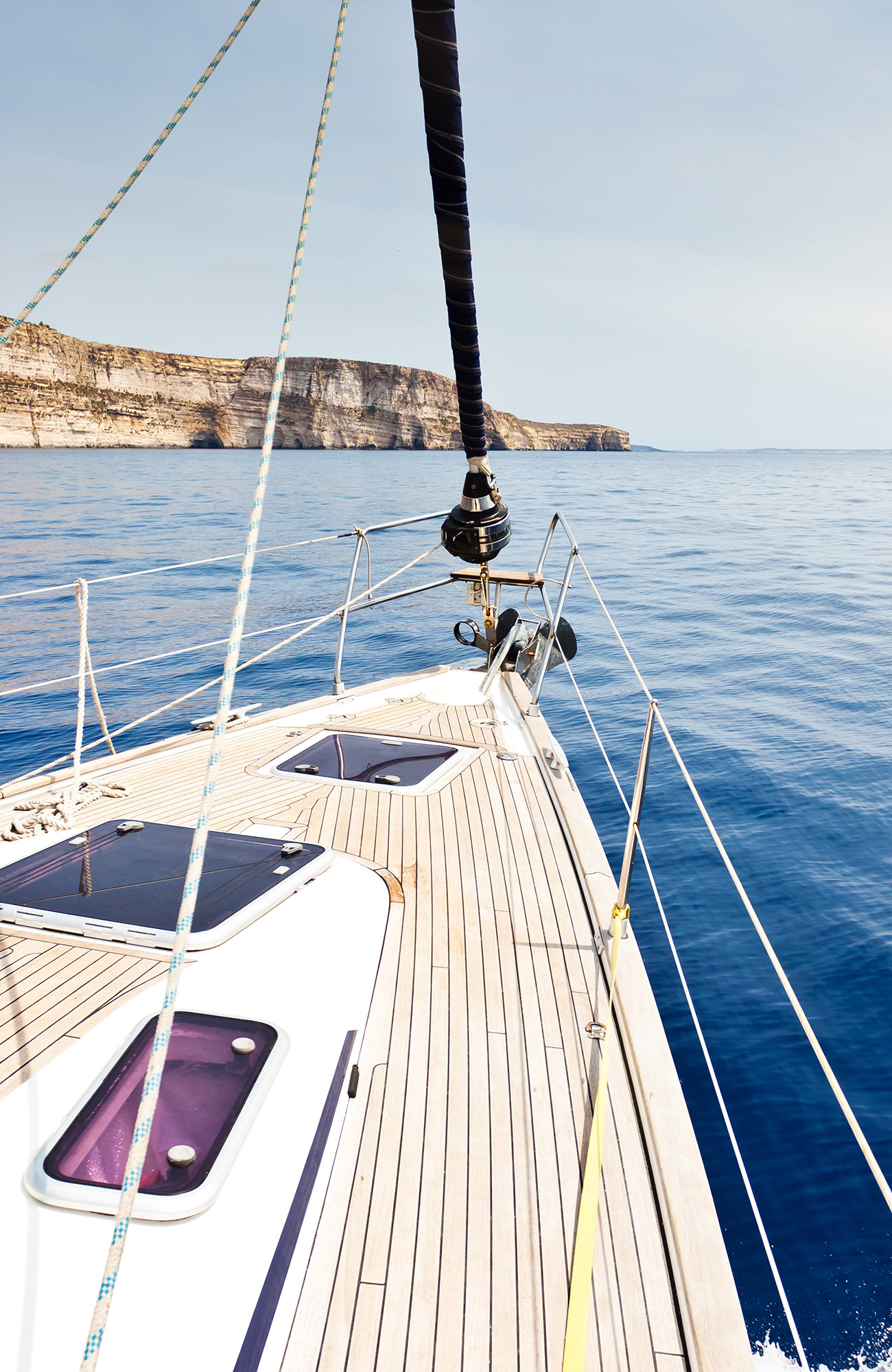 Image of the bow of a sailing boat on calm waters - KILROY