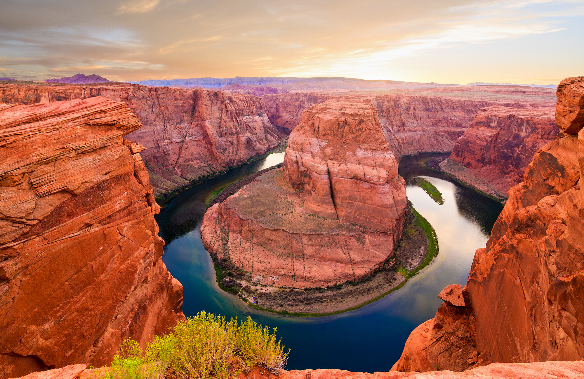 Image of a horseshoe bend in the Grand Canyon - KILROY