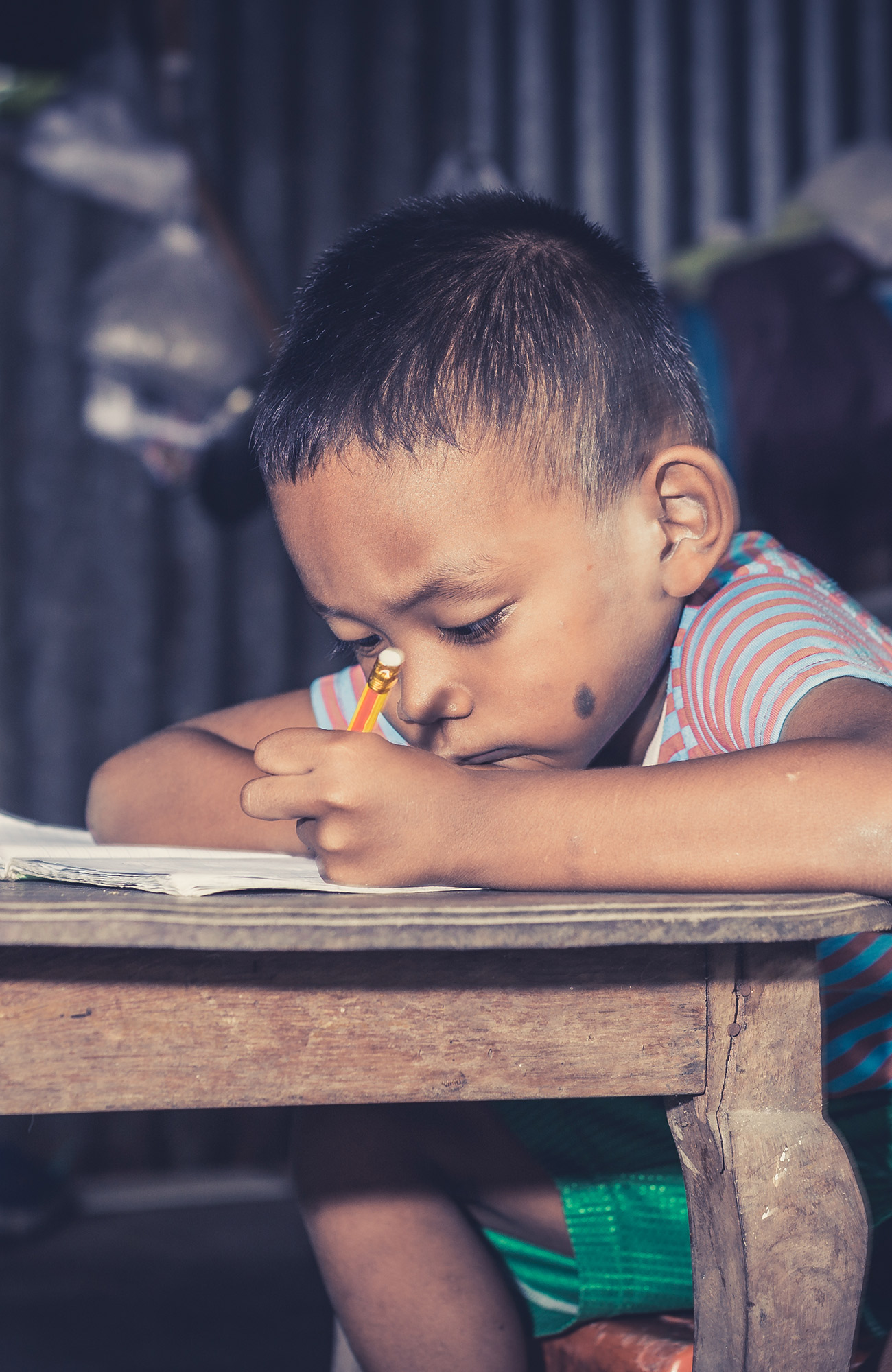 Image of Thai child doing homework - KILROY