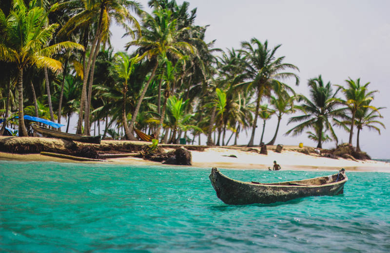 A traditional boat in really blue water at the San Blas islands in Panama