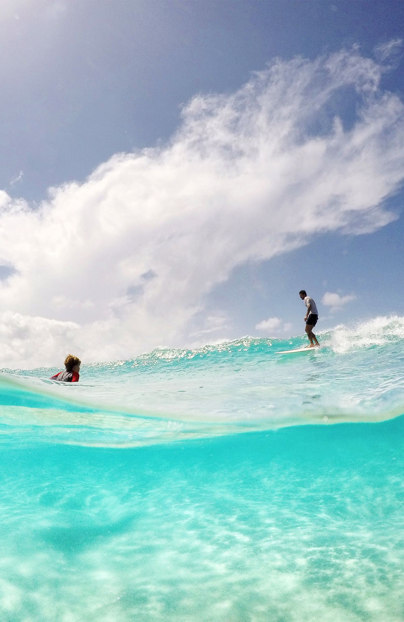 byron-bay-australia-surfers-underwater-sunny-sidebar