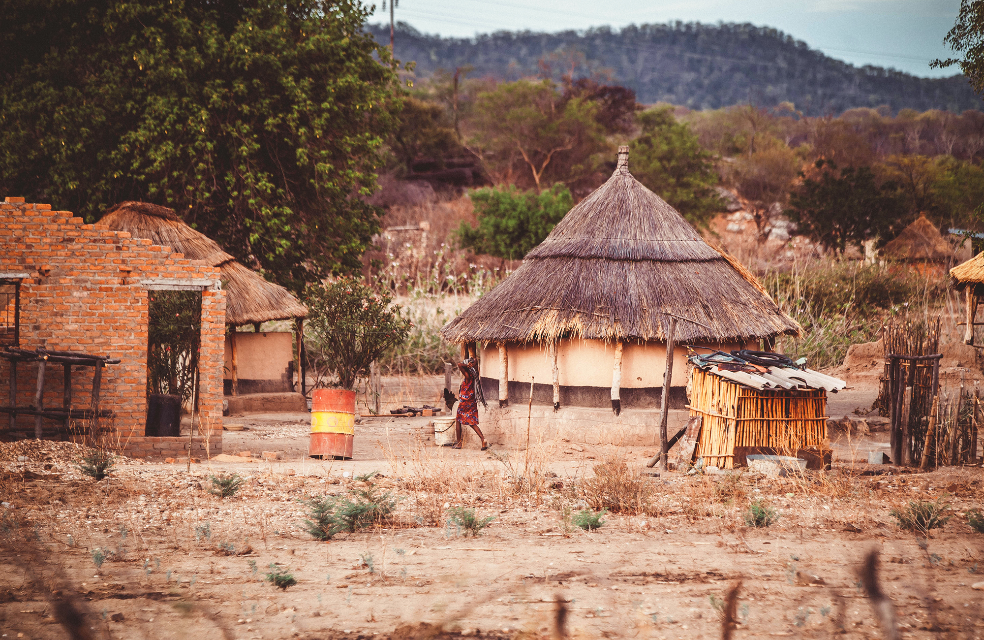Image of a traditional hut in a village in Zimbabwe - KILROY