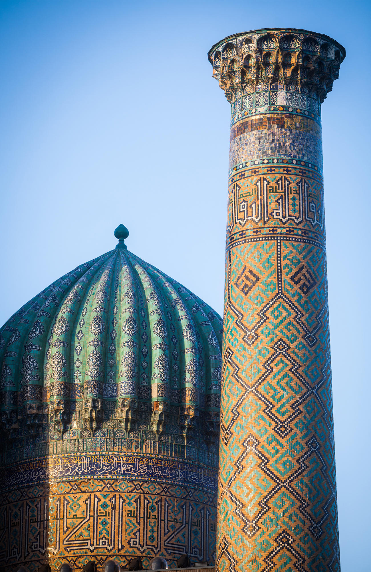 Image of a beautifully decorated minaret in Uzbekistan - KILROY