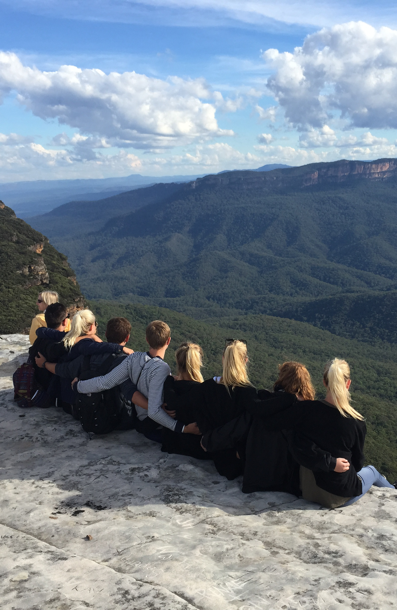 Image of a group of travellers overlooking a canyon in North America - KILROY