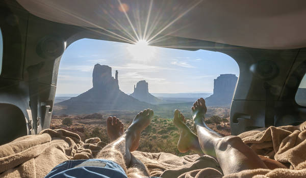 monument-valley-car