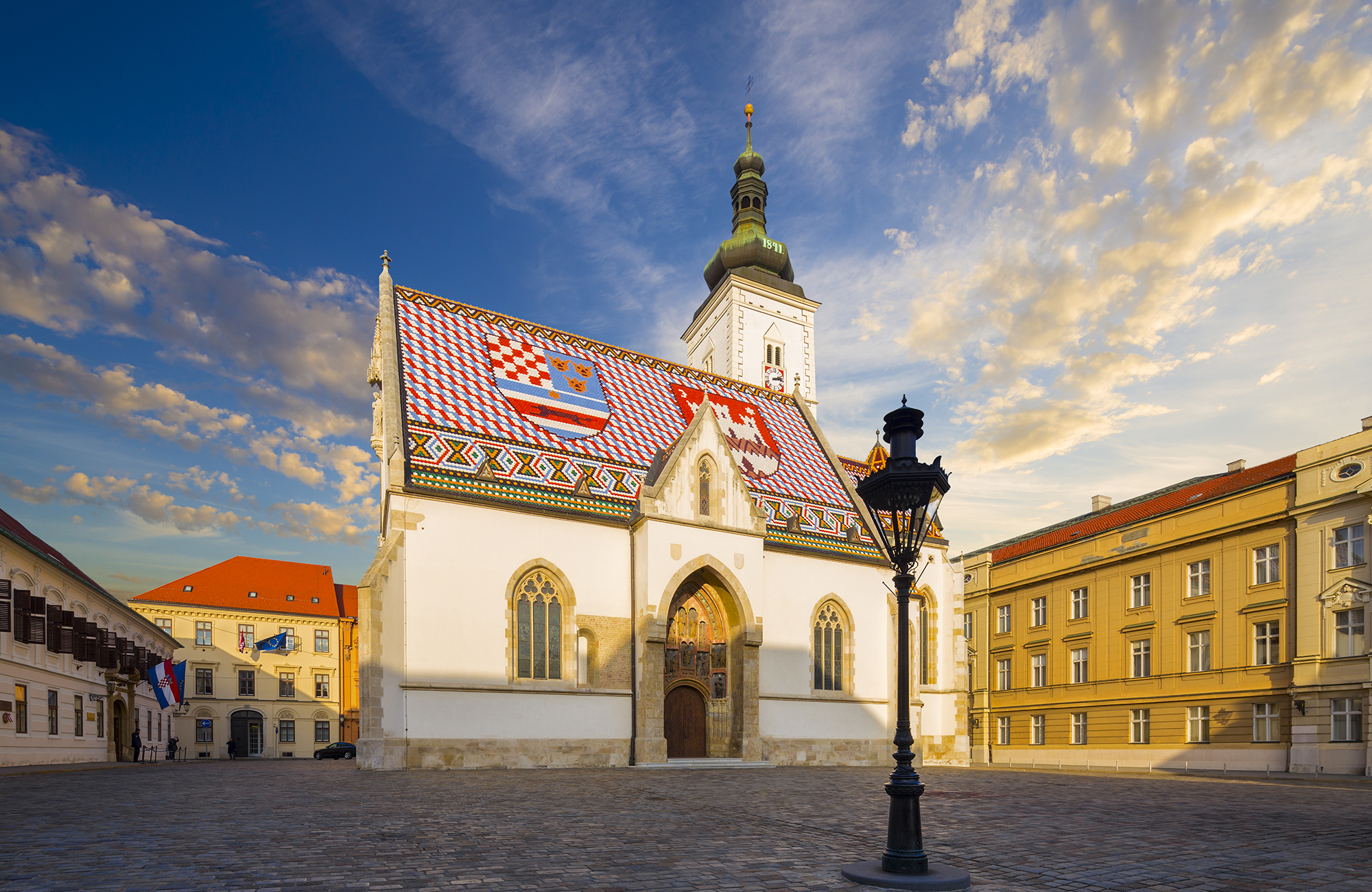 croatia-zagreb-local-church-flag--roof