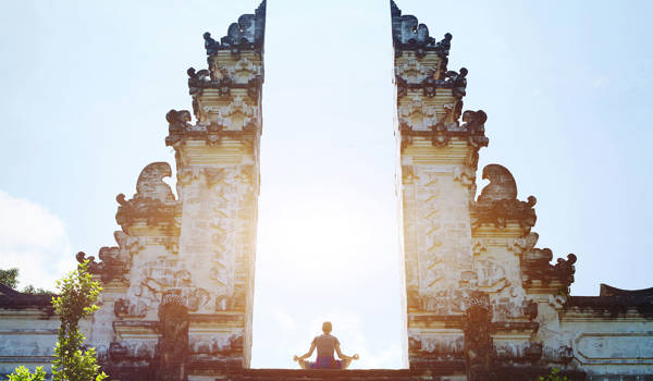 yoga-indonesia-bali-meditation-in-the-temple