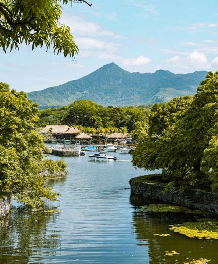 Image of a lake near the city of Granada in Nicaragua - KILROY
