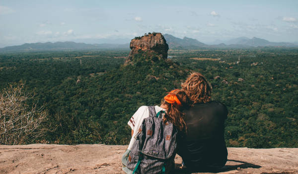 Sri-lanka-sigirya-people-sitting-on-rock