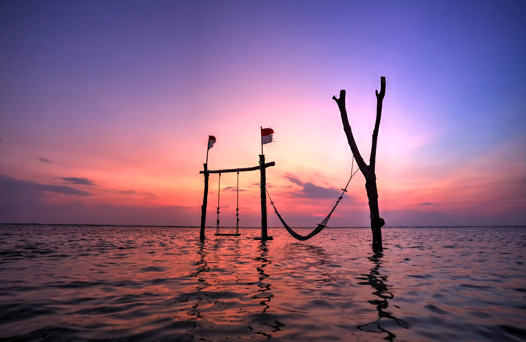 indonesia-gili-trawangan-sunset-water-flags-cover