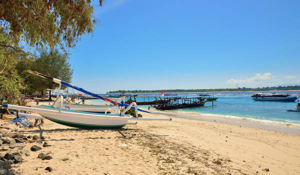 indonesia-gili-trawangan-boats-on-the-beach-cover