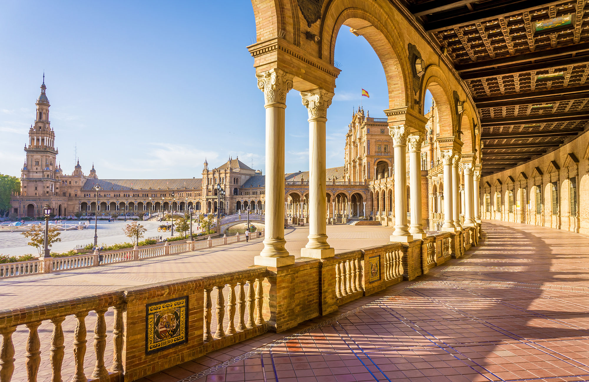 Image of the main plaza in the city of Seville in southern Spain - KILROY