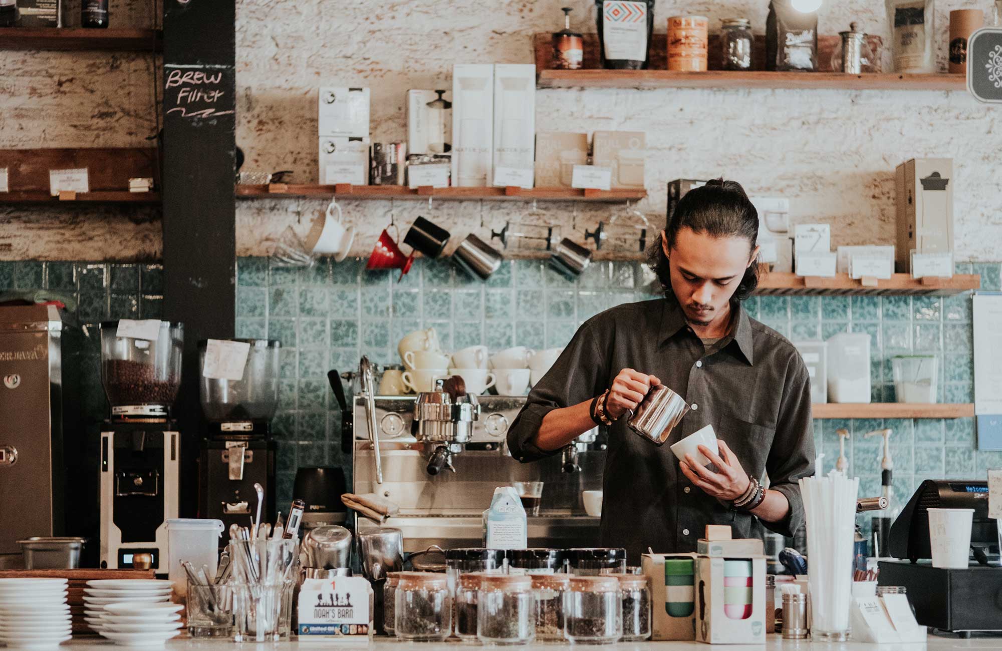 Image of a barista at work in a cafe in Australia - KILROY