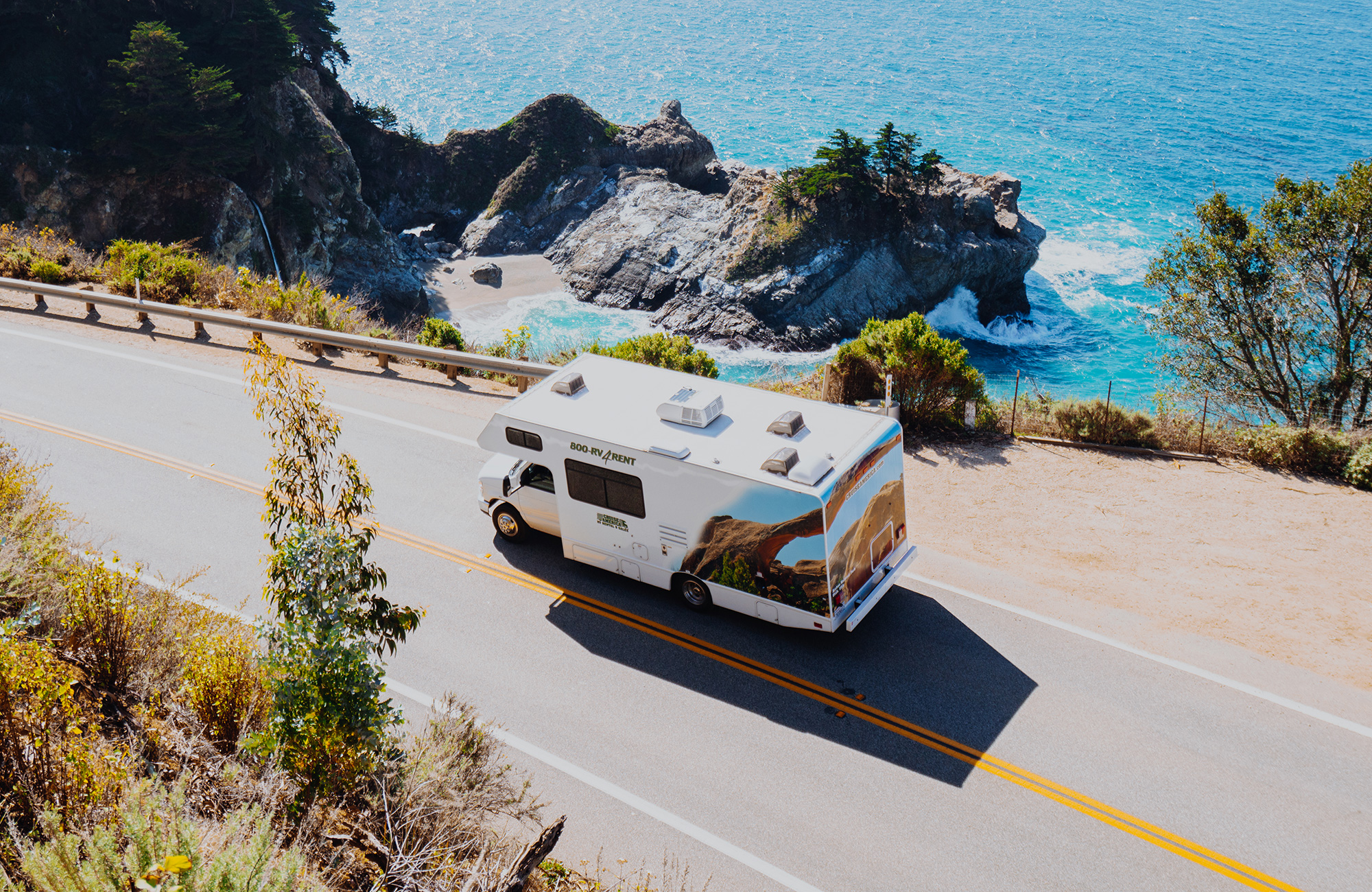 Image of a campervan on a road in the USA - KILROY