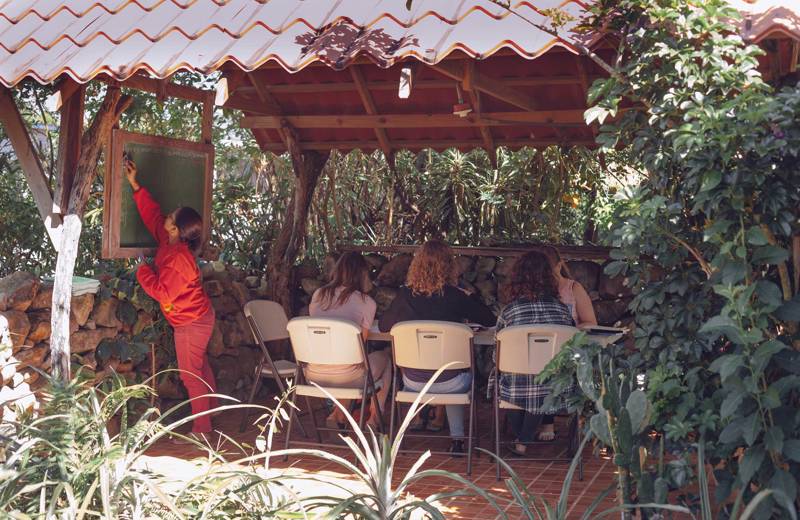 Image of a Spanish class being held in the mountain town of Boquete in Panama - KILROY