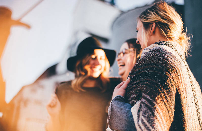 Image of friends talking in the sun - KILROY