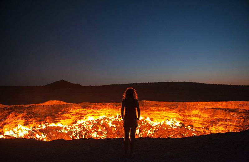 Image of the Darvaza gas crater in Turkmenistan - KILROY