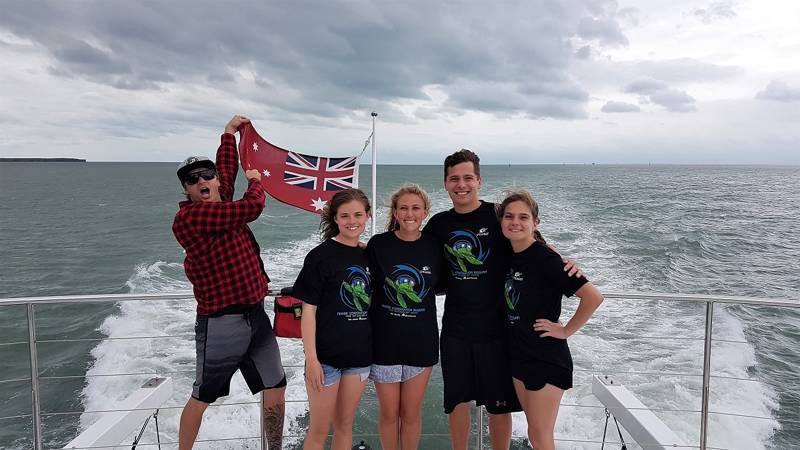 Image of a group of young volunteers on a boat in Fiji - KILROY