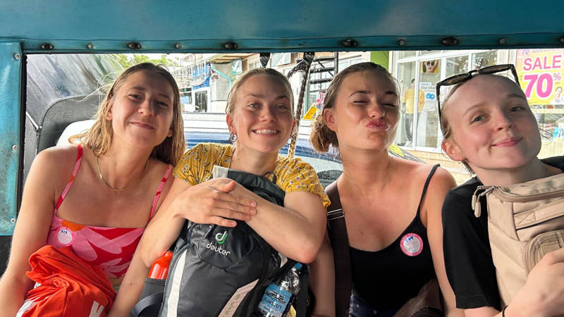 Group of female travellers in a tuk tuk in Thailand - KILROY