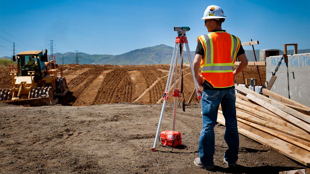 Image of a man working on a construction site in Australia - KILROY