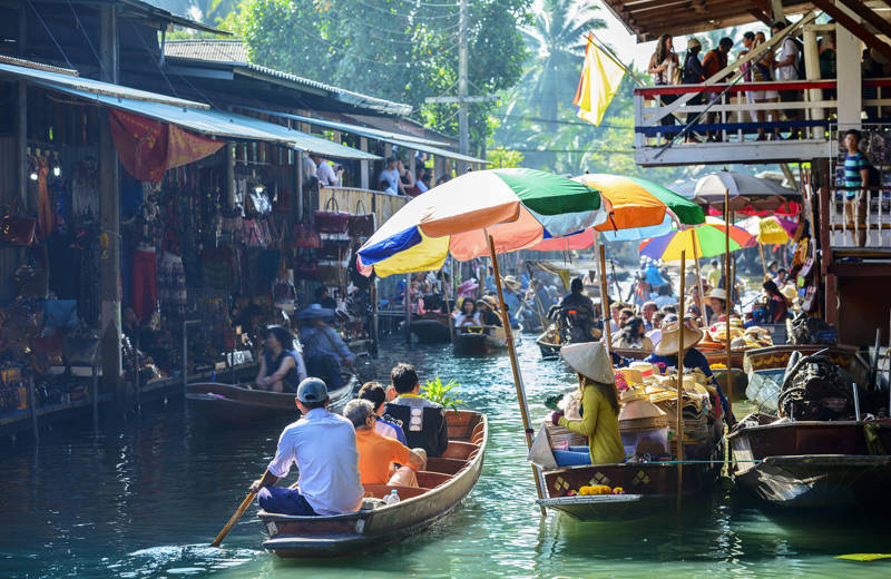 Image of a floating market in Bangkok - KILROY