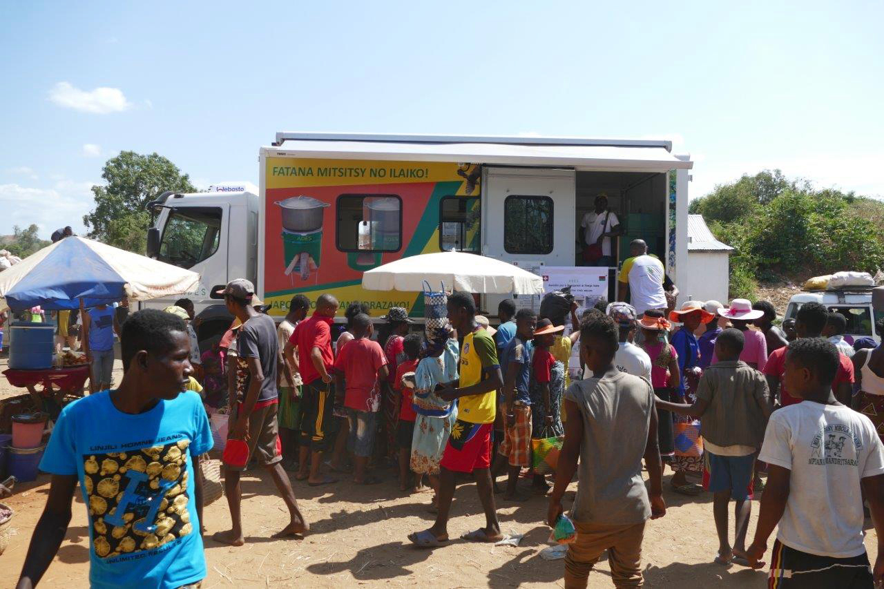 Solar stove project on location in Madagascar - KILROY UK