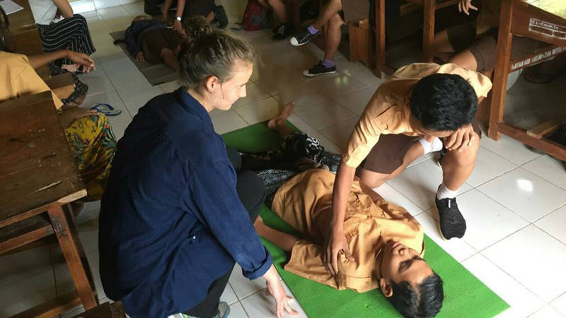 Image of a volunteer on a healthcare project in Bali - KILROY