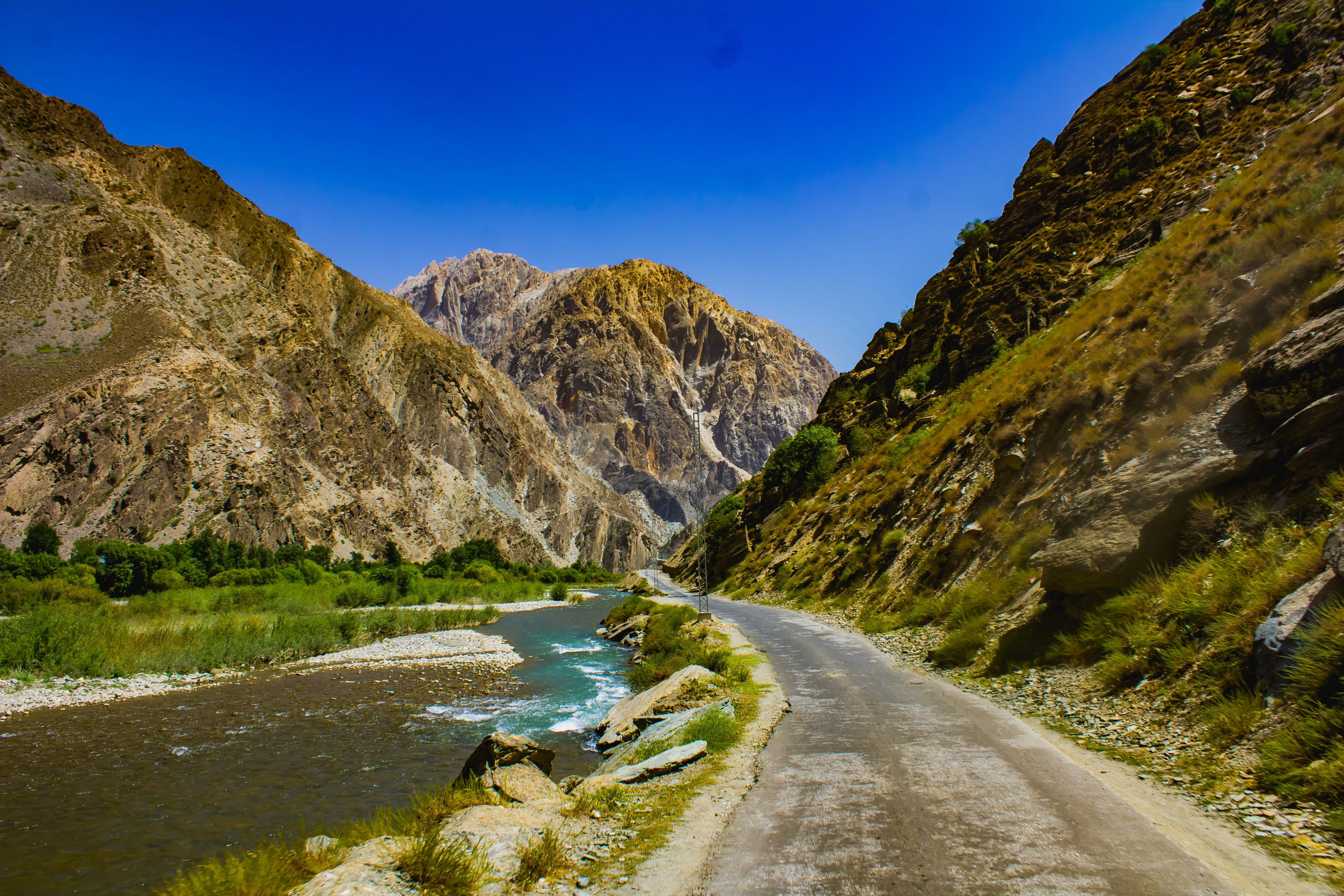 Image of a road and mountains in Pakistan - KILROY