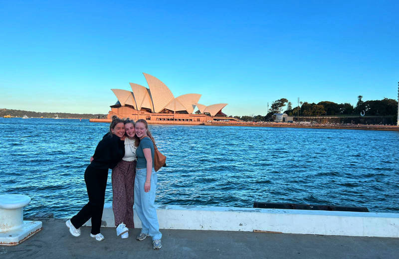 Amarins with two friends she met solo travelling in Australia, in front of the Sydney Opera House