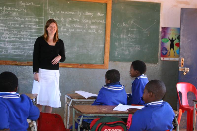 Image of a volunteer teaching at a school in Eswatini - KILROY