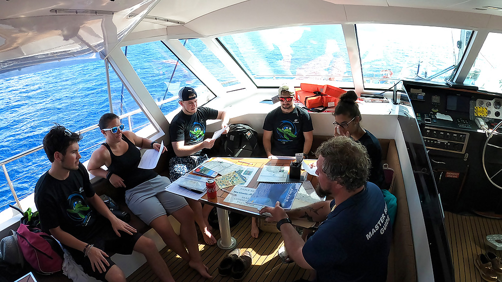 pre-dive_briefing_1280x720_for_navi_web