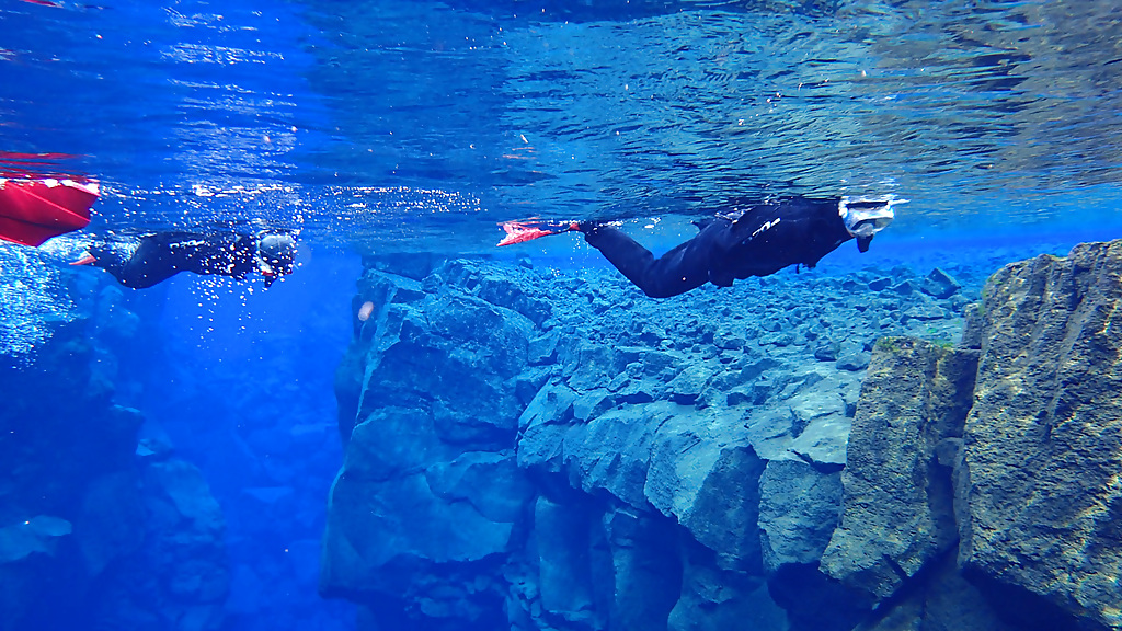 snorkeling-silfra-fissure-iceland38_1280x720