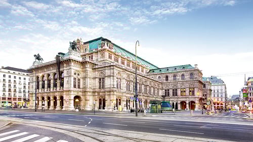 281-uberland-vienna-guided-tour-of-the-opera