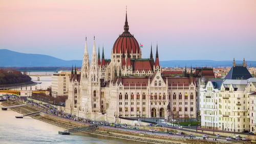 161-excalibur-hungary-budapest-parliament-tour