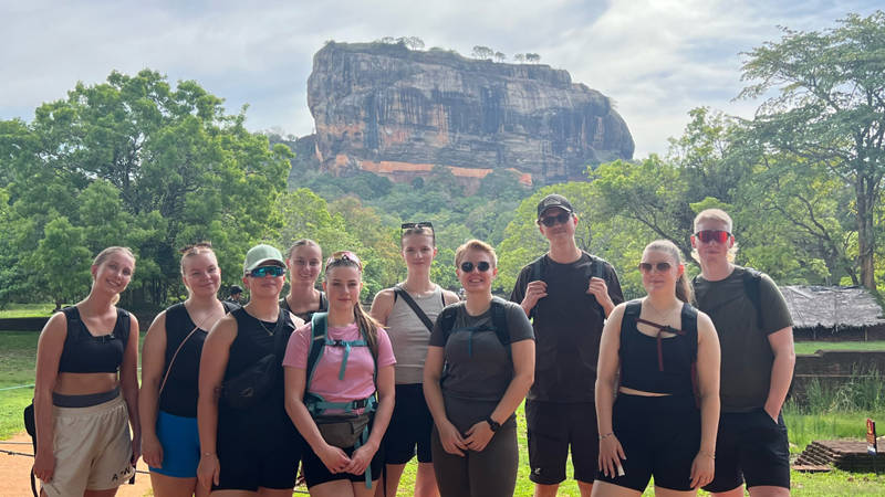 Image of a group of young adults on a group tour in Sri Lanka - KILROY
