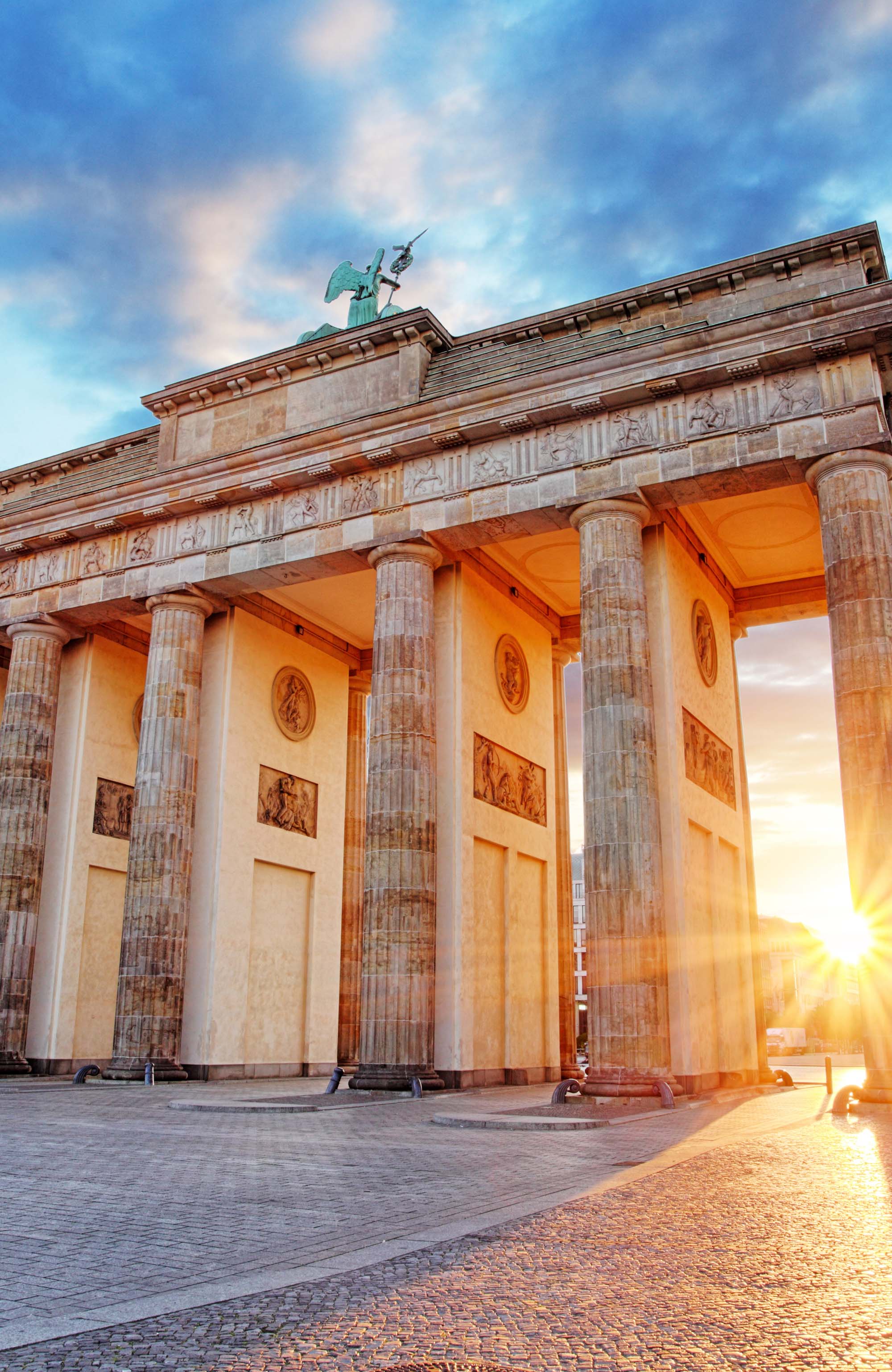 Image of the Brandenburg Gate in Berlin at sunset in Germany - KILROY