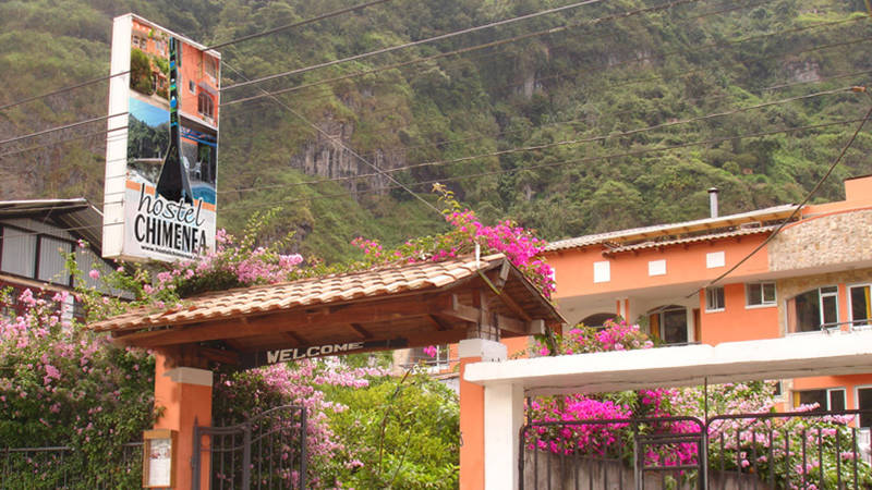 Image of the entrance to the hostel in Banos where the Spanish Immersion programme takes place - KILROY